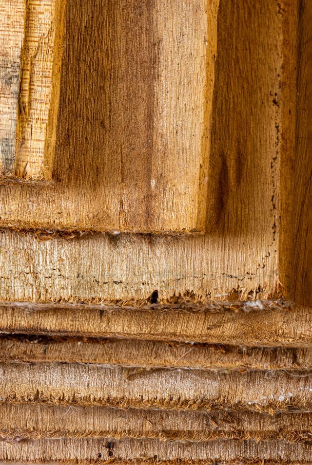 Gedetailleerde textuur van rustieke houten planken met natuurlijke patronen en kleurvariaties